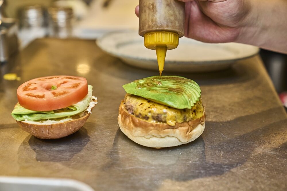 【今食べるべきハンバーガー⑤】No.18|完璧な黄金比で構成されたヤミツキバーガー