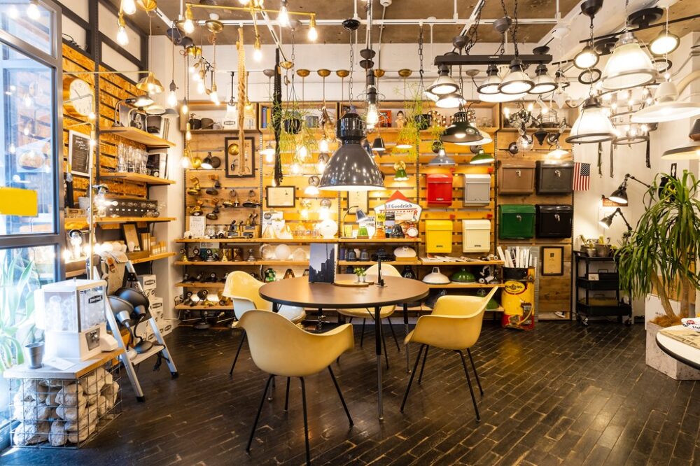 自分だけの秘密基地には「ARTWORK STUDIO」の照明や雑貨を。