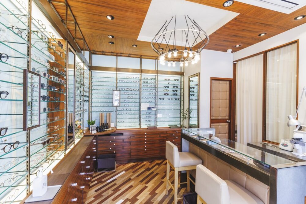 「ブリンク ベース」で見つける、“ちょいクセ”メガネ7選。|東京・表参道