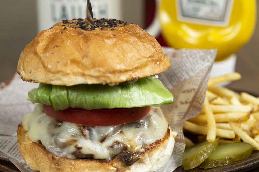 サンバルソースの辛味とマッシュルームの香りが好相性!|ジャックサンナナバーガー(東京・小伝馬町)