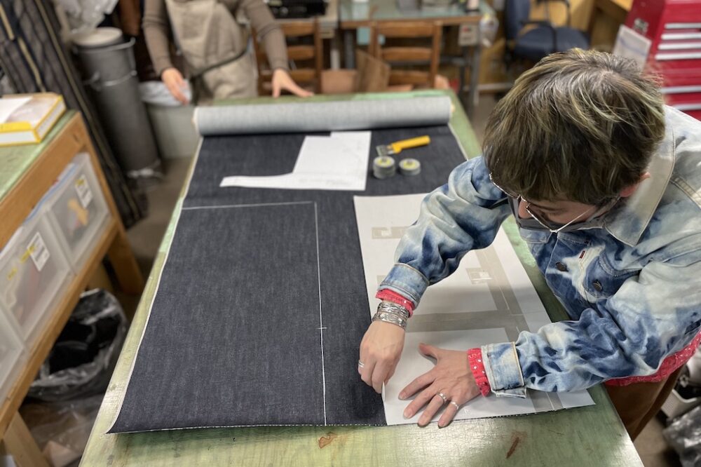 裁縫男女の腕を上げてくれるスターディ・レザーアカデミーに体験入学してきたぞ。Vol.1　下準備編