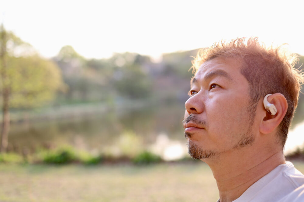 唯一無二。Shokzの新イヤフォン『OpenFit』は世界に対して耳を閉じずに音楽を楽しめる