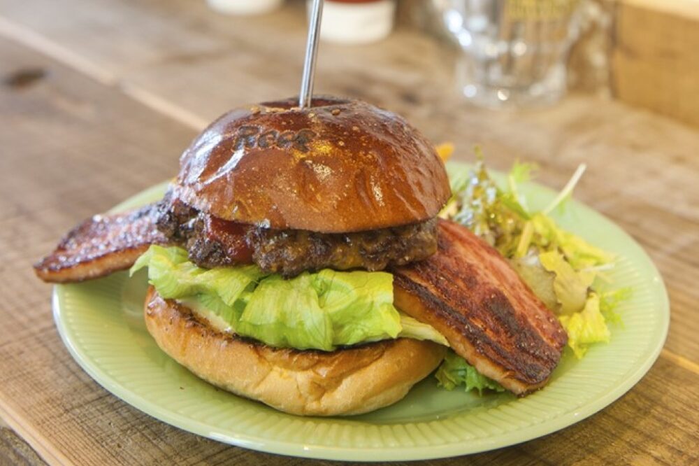 女性から圧倒的な支持を得る、熊本・近見のバーガーショップ「リーフバーガー」。