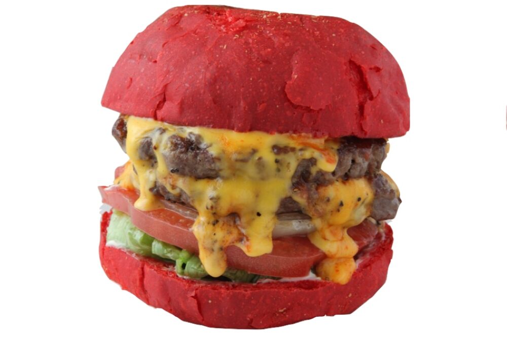 まるでリンゴのようなバンズで作る、高田馬場にある「ホーミーズ」のハンバーガー。