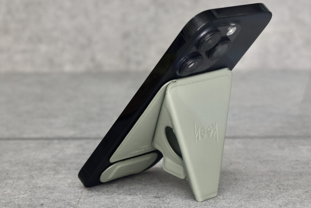 京都のデザイナーが作った、最良のスマホスタンド&ホルダー【beak】