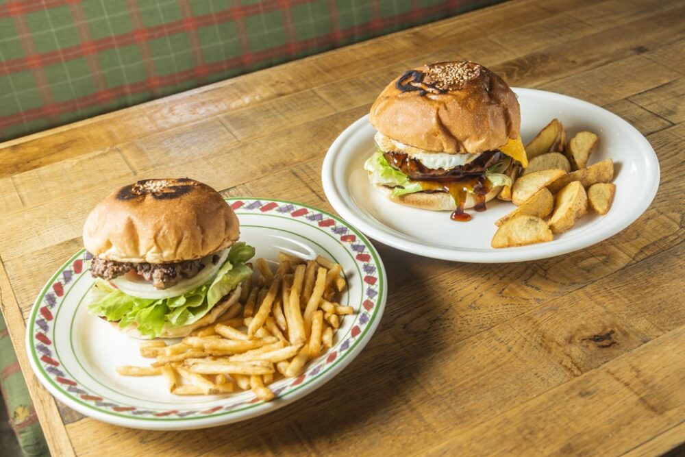 キッズバーガー導入でファミリーにも愛される、池尻大橋の「エルエーガレージ」。