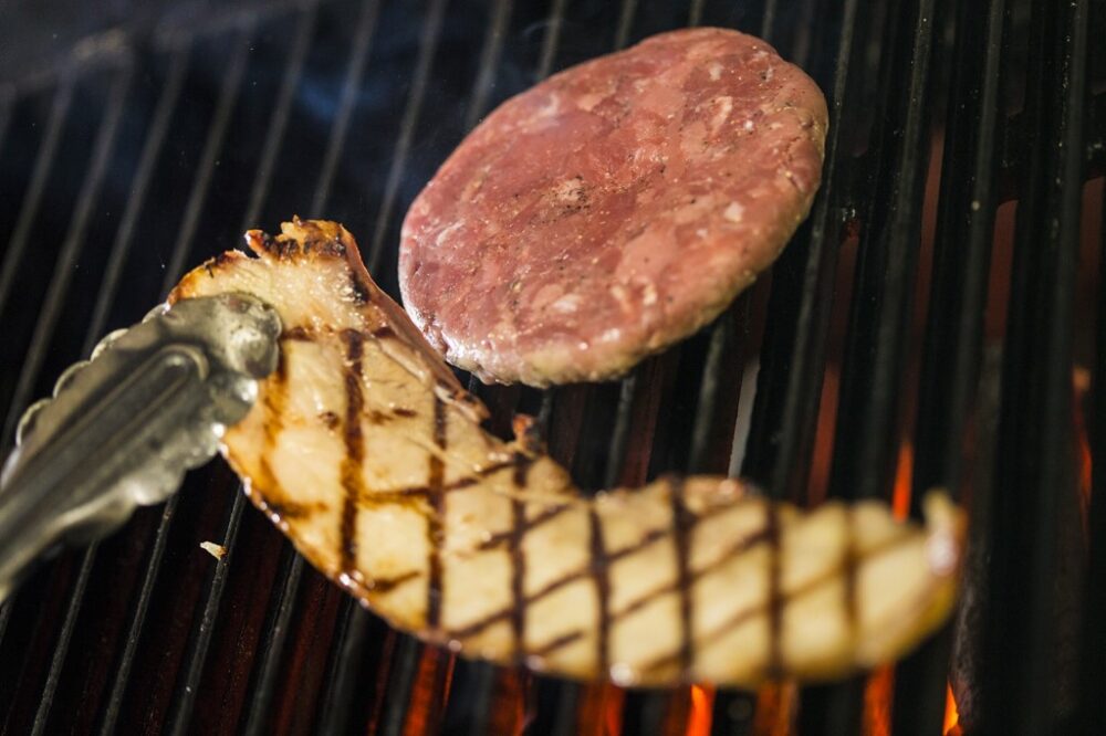 自家製ベーコンが際立つ看板バーガー。|オールドニューダイナー(東京・立川)