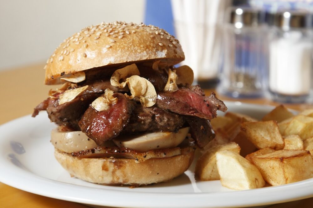 世界に誇る和牛、神戸ビーフを詰め込んだ、至福に浸れるグルメバーガー。|ワントバーガー(兵庫・神戸)