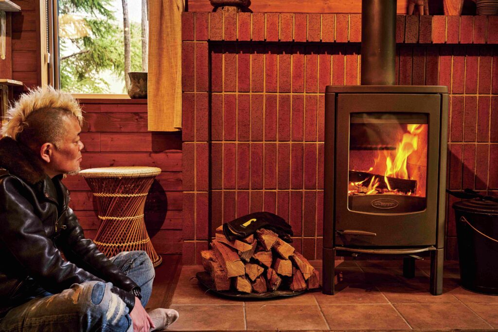 ただ火を見つめて、ゆったりした時間を楽しむ。薪ストーブのある生活始めてみない？