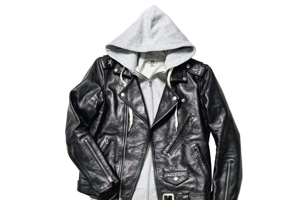 レザーラバー必見！ 革ジャン用に作られた薄手のスウェットをゲットせよ！
